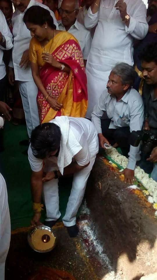 Balakrishna at Nimmakuru - 9 / 15 photos