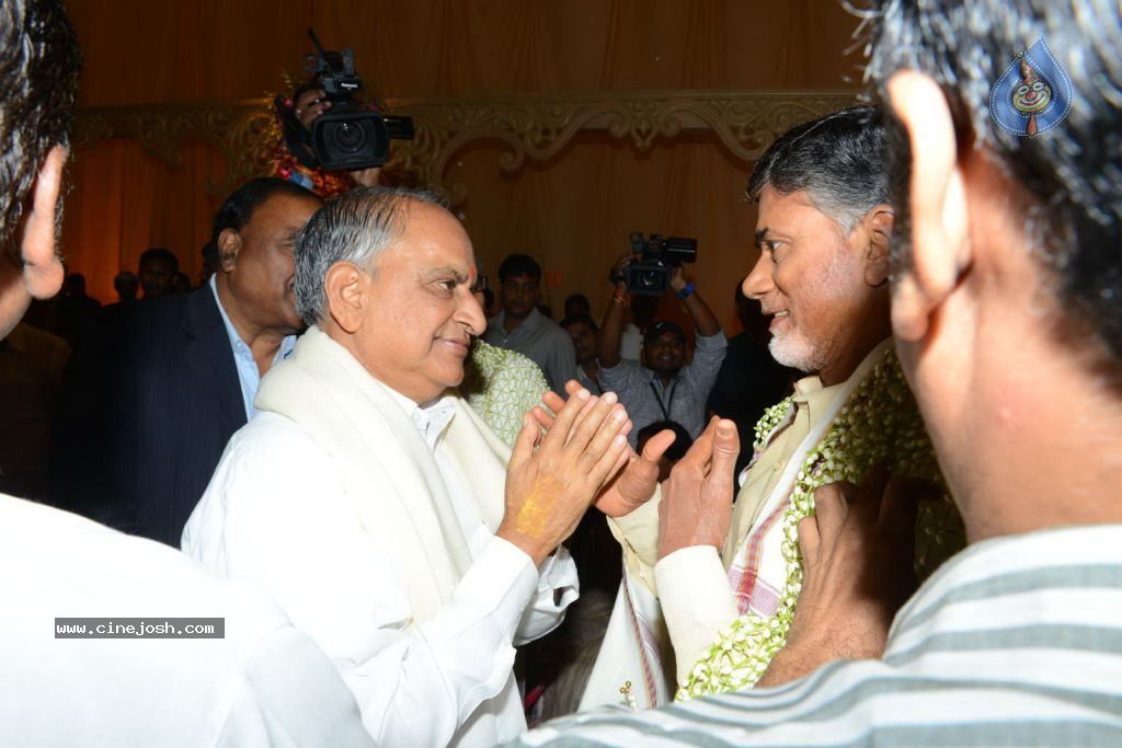 Chandra Babu Naidu at Tejaswini Wedding - 20 / 78 photos