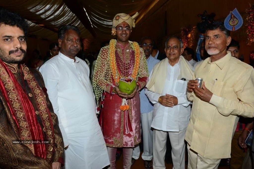 Chandra Babu Naidu at Tejaswini Wedding - 26 / 78 photos