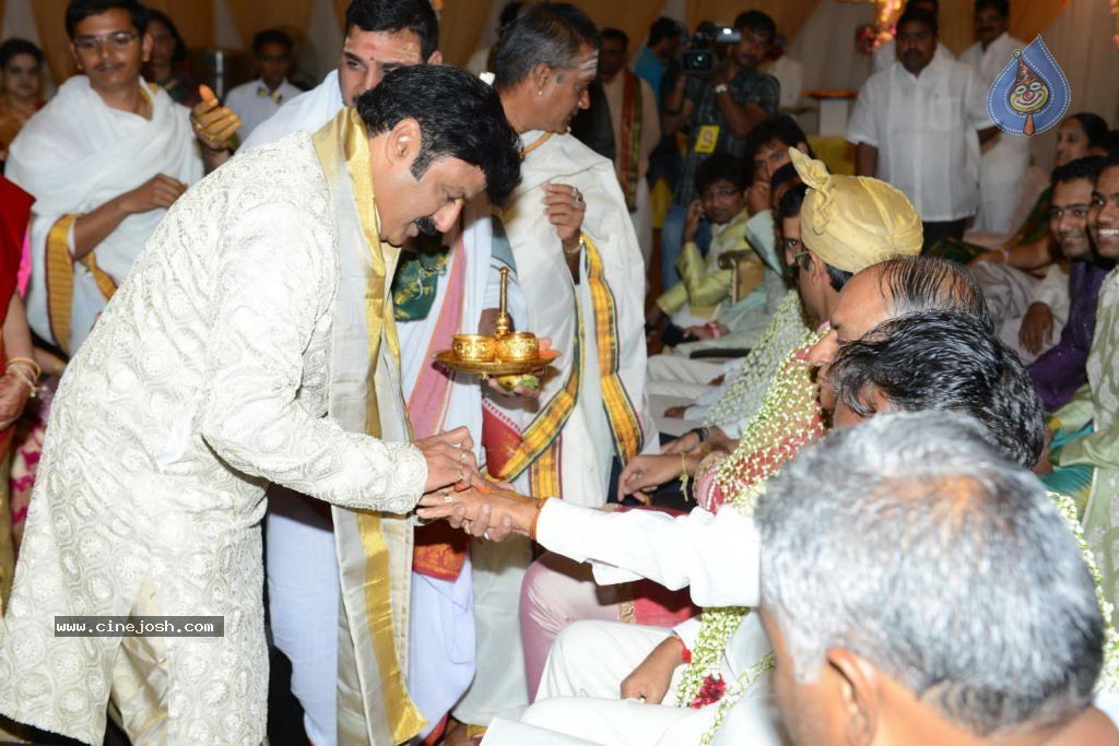 Chandra Babu Naidu at Tejaswini Wedding - 28 / 78 photos