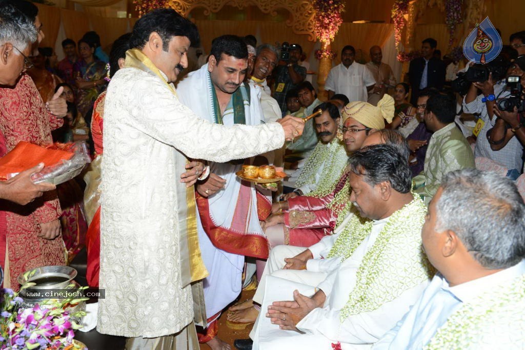 Chandra Babu Naidu at Tejaswini Wedding - 31 / 78 photos