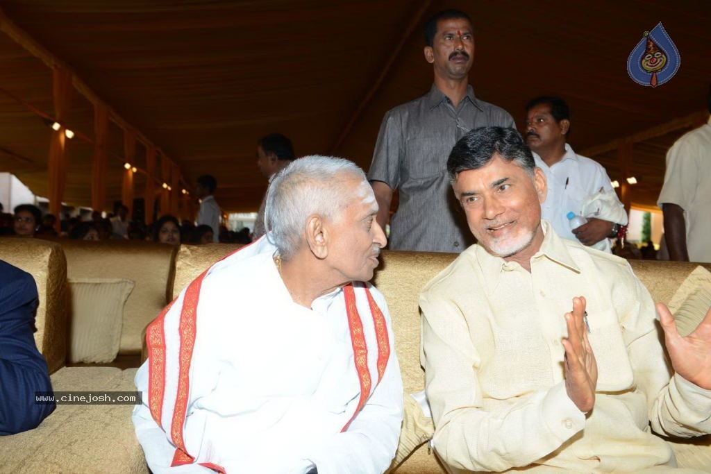 Chandra Babu Naidu at Tejaswini Wedding - 38 / 78 photos