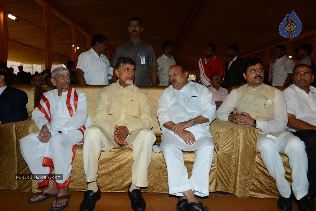 Chandra Babu Naidu at Tejaswini Wedding - 47 / 78 photos