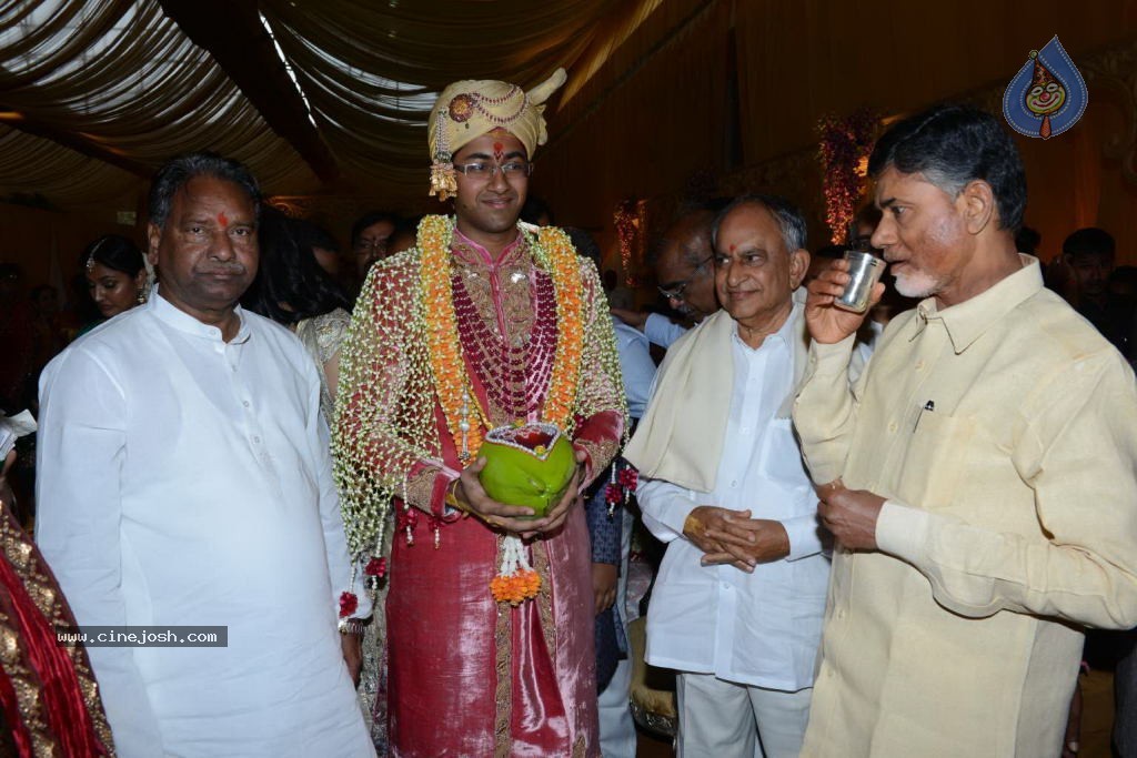Chandra Babu Naidu at Tejaswini Wedding - 50 / 78 photos