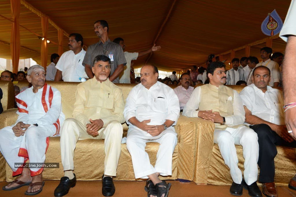 Chandra Babu Naidu at Tejaswini Wedding - 61 / 78 photos