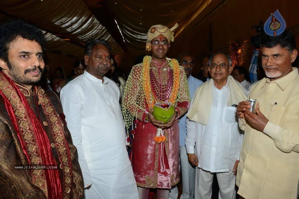 Chandra Babu Naidu at Tejaswini Wedding - 63 / 78 photos