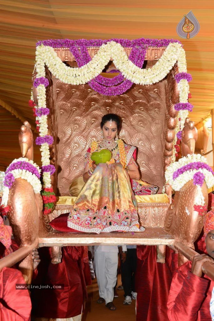 Balakrishna Daughter Tejaswini in Pallaki Photos - 60 / 172 photos