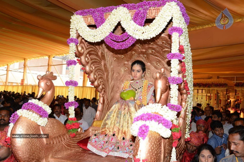 Balakrishna Daughter Tejaswini in Pallaki Photos - 67 / 172 photos