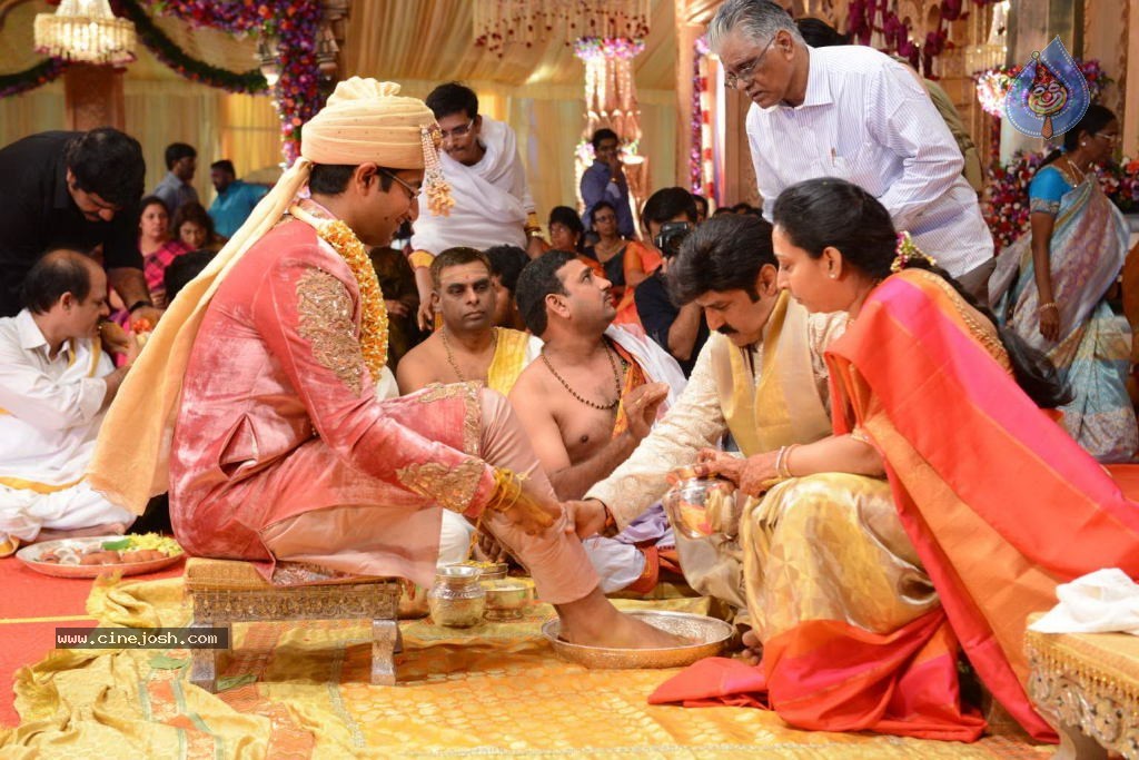 Balakrishna Daughter Tejaswini in Pallaki Photos - 96 / 172 photos