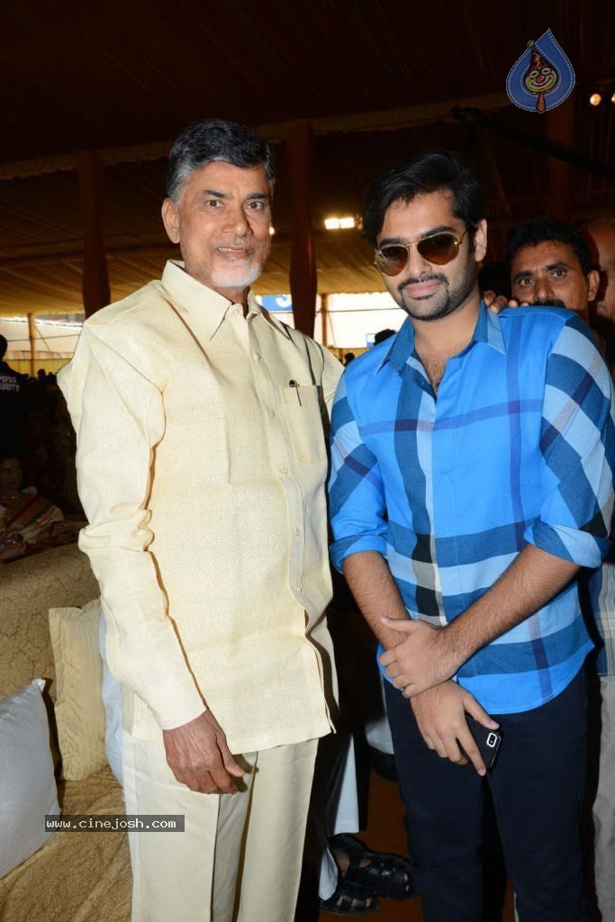 Balakrishna Daughter Tejaswini in Pallaki Photos - 106 / 172 photos