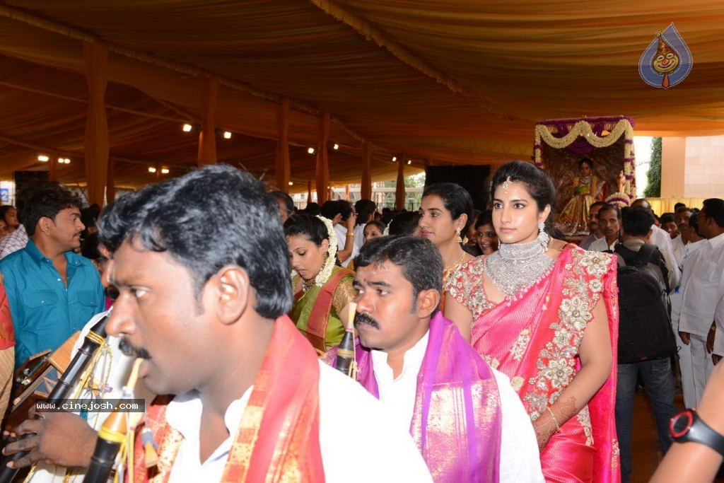 Balakrishna Daughter Tejaswini in Pallaki Photos - 112 / 172 photos