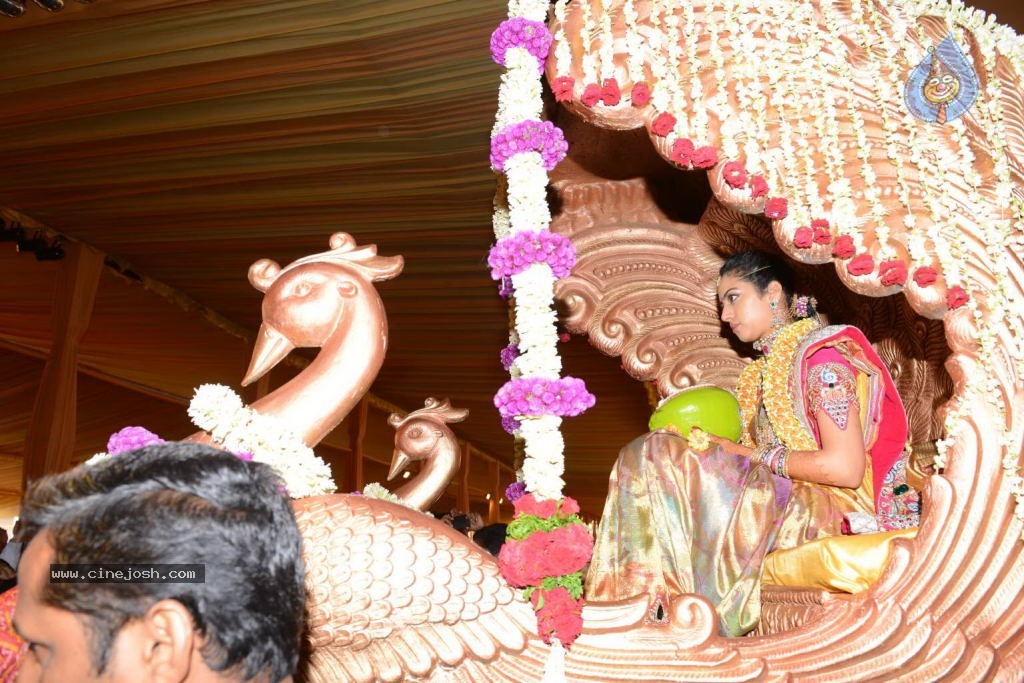 Balakrishna Daughter Tejaswini in Pallaki Photos - 136 / 172 photos