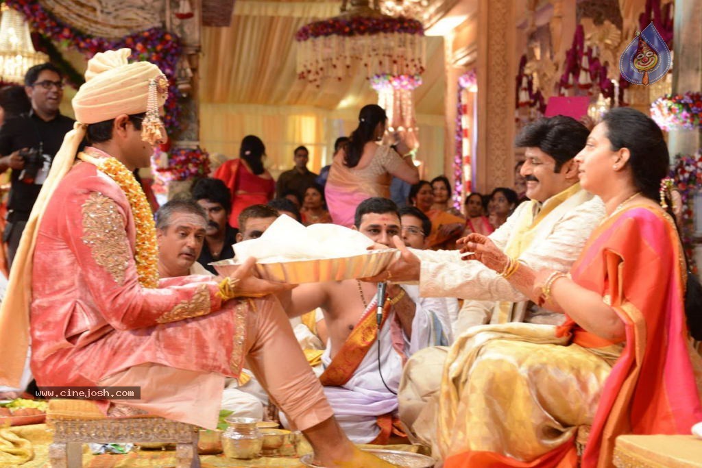 Balakrishna Daughter Tejaswini in Pallaki Photos - 139 / 172 photos