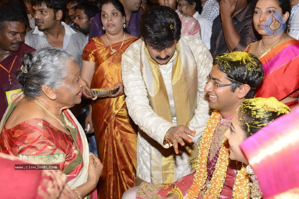 Balakrishna Daughter Tejaswini in Pallaki Photos - 163 / 172 photos