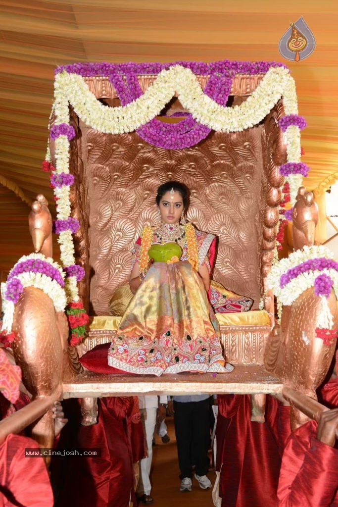 Balakrishna Daughter Tejaswini in Pallaki Photos - 164 / 172 photos
