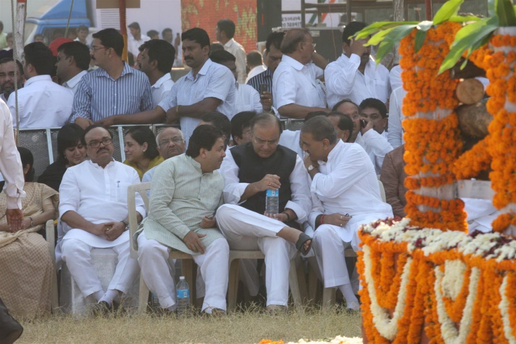 Balasaheb Thackeray Funeral Event - 20 / 95 photos