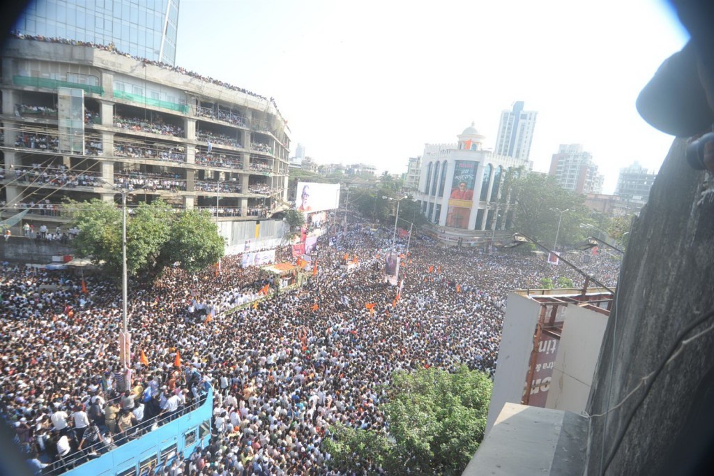Balasaheb Thackeray Funeral Event - 21 / 95 photos