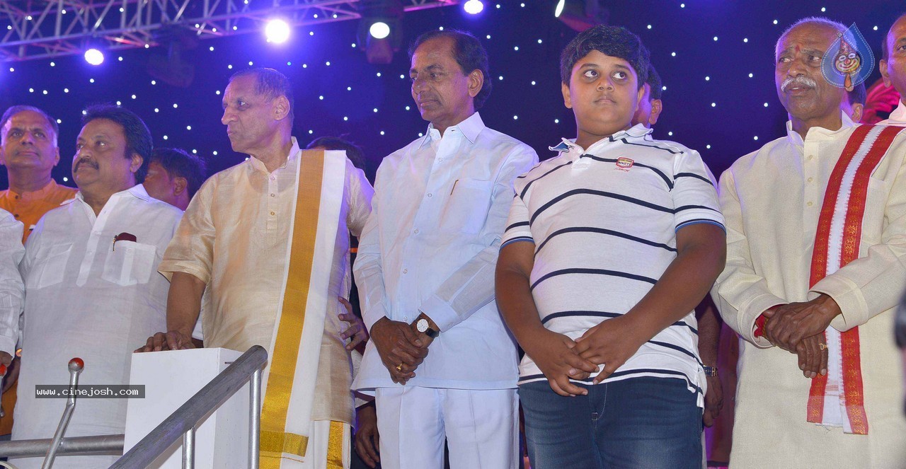 Bathukamma Festival at Tankbund - 8 / 36 photos