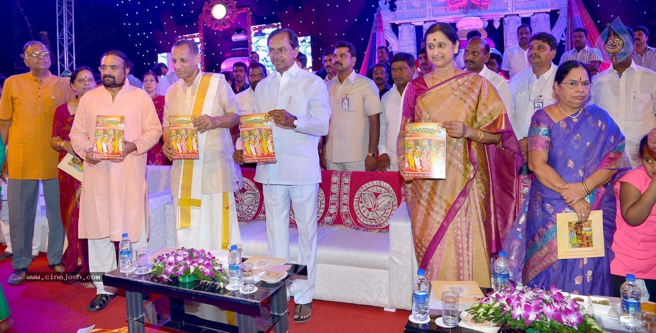 Bathukamma Festival at Tankbund - 10 / 36 photos