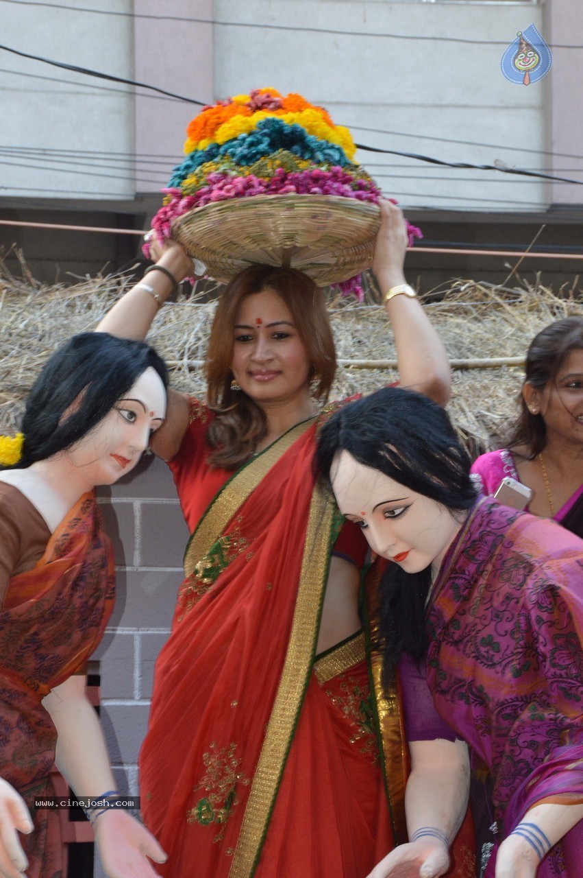 Bathukamma Festival at Tankbund - 35 / 36 photos