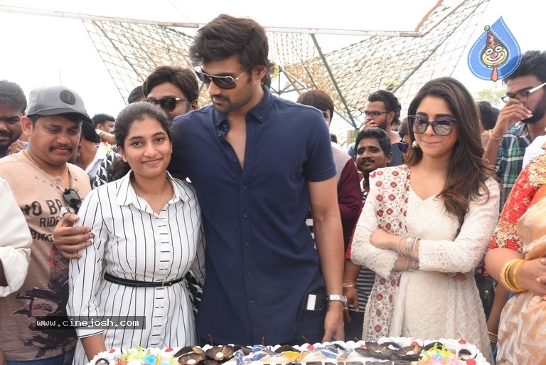 Bellamkonda Srinivas Birthday Celebrations - 27 / 58 photos