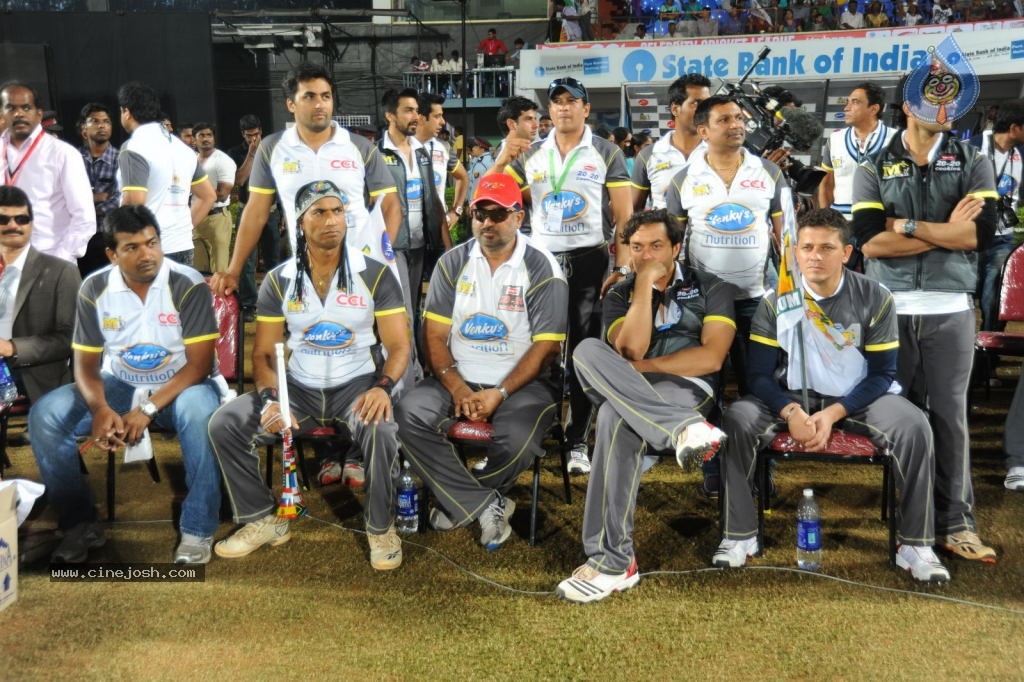 Bengal Tigers Vs Mumbai Heroes Match Photos - 5 / 55 photos