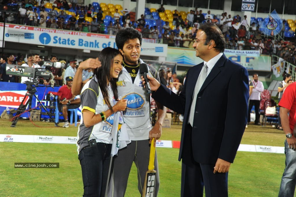 Bengal Tigers Vs Mumbai Heroes Match Photos - 10 / 55 photos