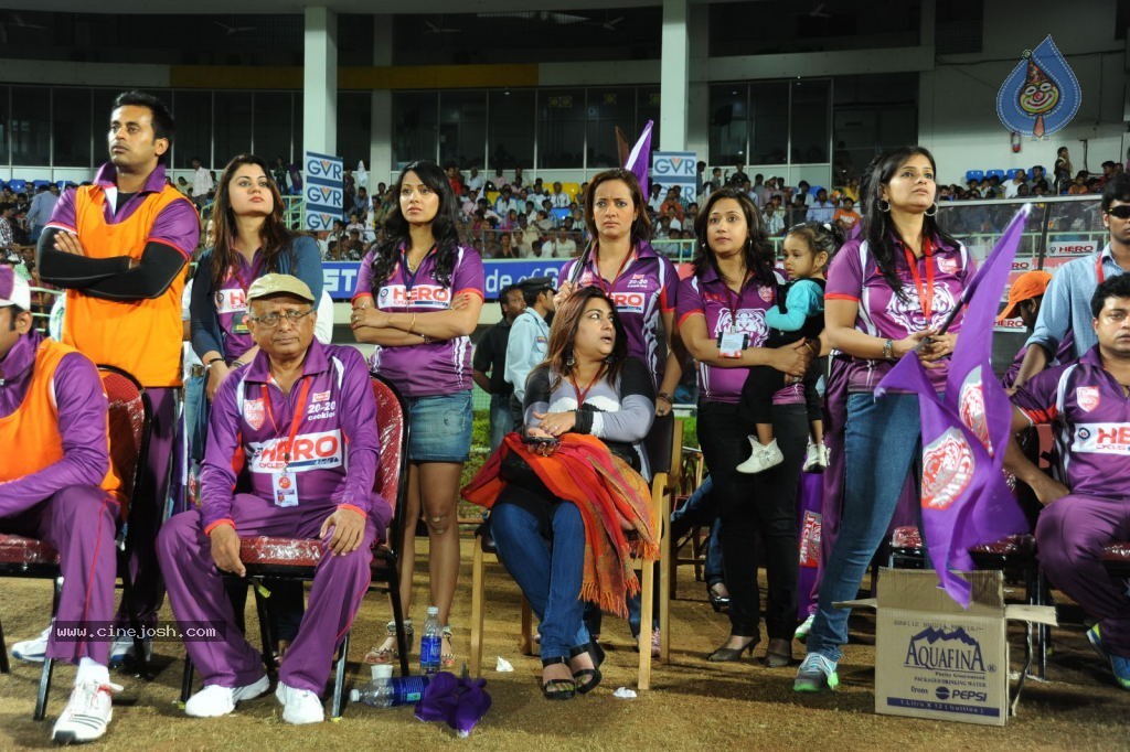 Bengal Tigers Vs Mumbai Heroes Match Photos - 13 / 55 photos