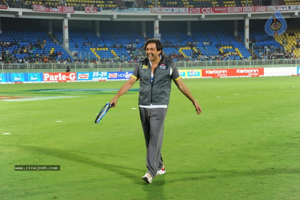 Bengal Tigers Vs Mumbai Heroes Match Photos - 36 / 55 photos
