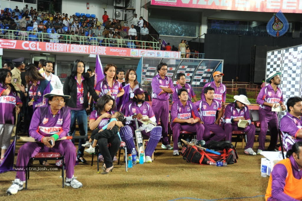 Bengal Tigers Vs Mumbai Heroes Match Photos - 42 / 55 photos