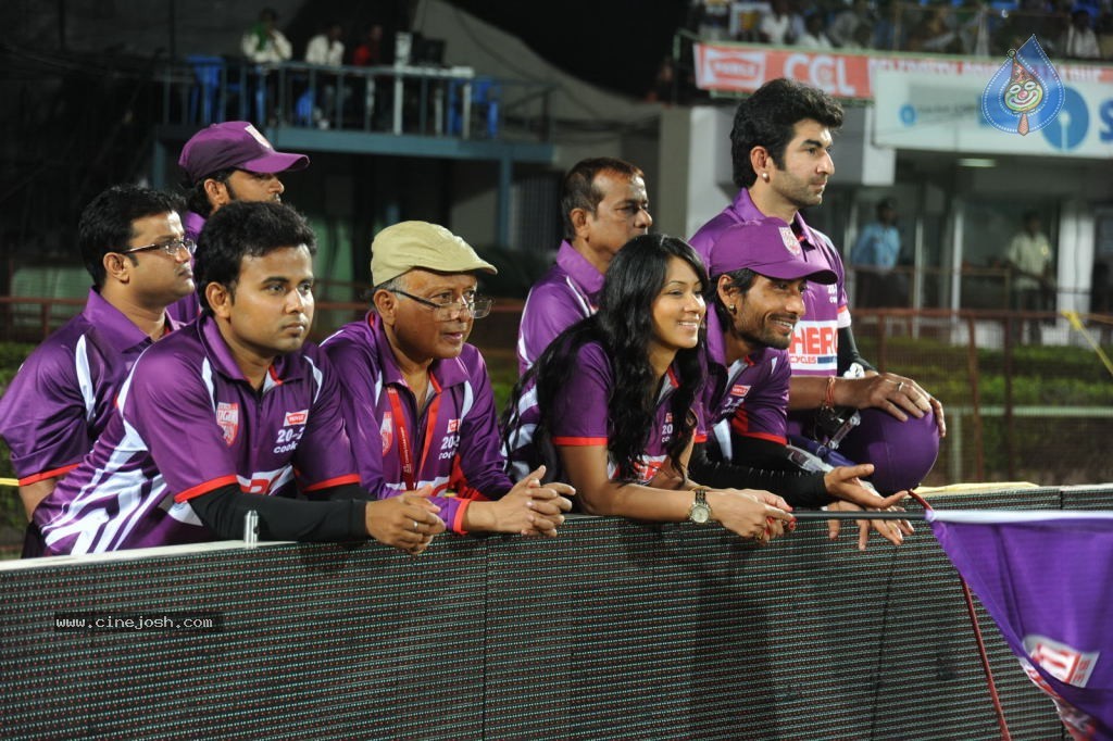 Bengal Tigers Vs Mumbai Heroes Match Photos - 43 / 55 photos