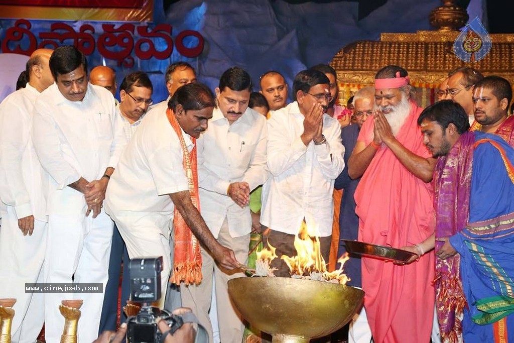 Bhakthi TV Koti Deepothsavam Day 14 - 13 / 41 photos