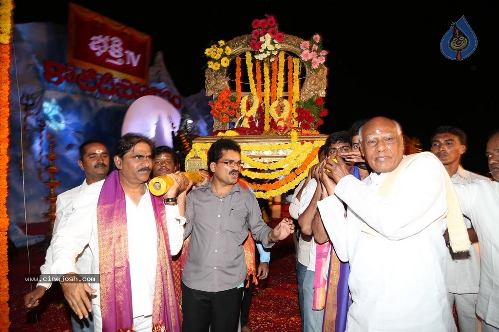 Bhakthi TV Koti Deepothsavam Day 15 - 80 / 148 photos