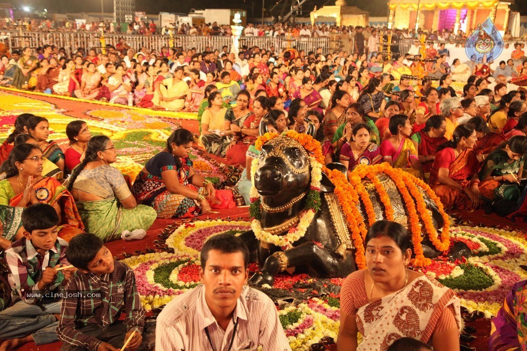 Bhakthi TV Koti Deepothsavam Day 15 - 105 / 148 photos