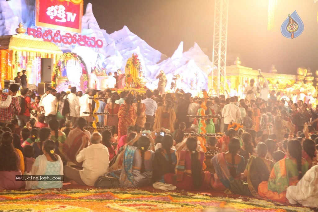 Bhakthi TV Koti Deepothsavam Day 15 - 113 / 148 photos