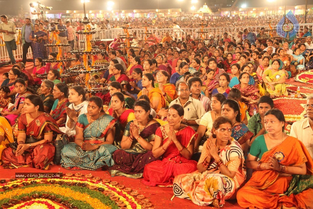 Bhakthi TV Koti Deepothsavam Day 15 - 136 / 148 photos