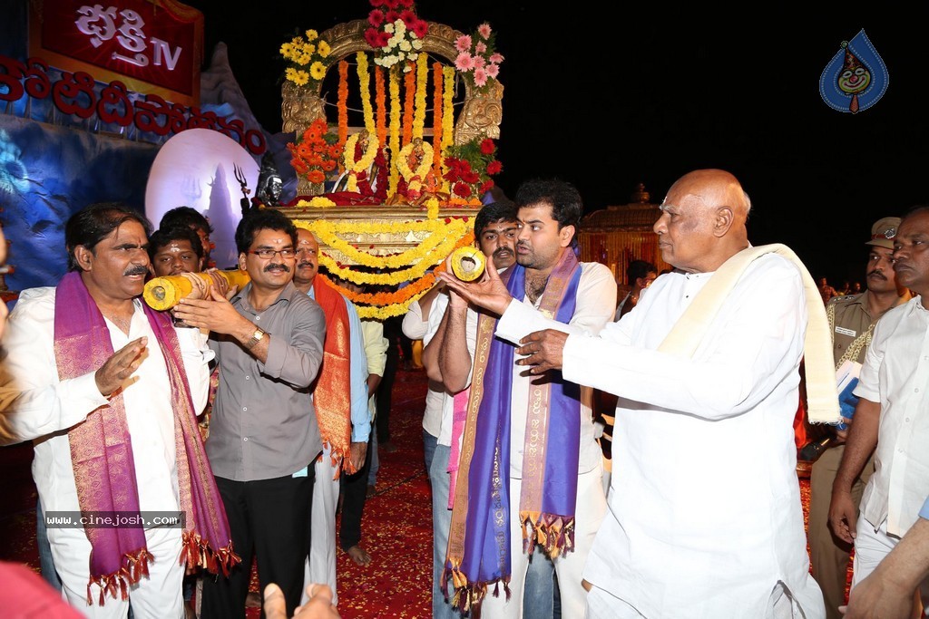 Bhakthi TV Koti Deepothsavam Day 15 - 138 / 148 photos