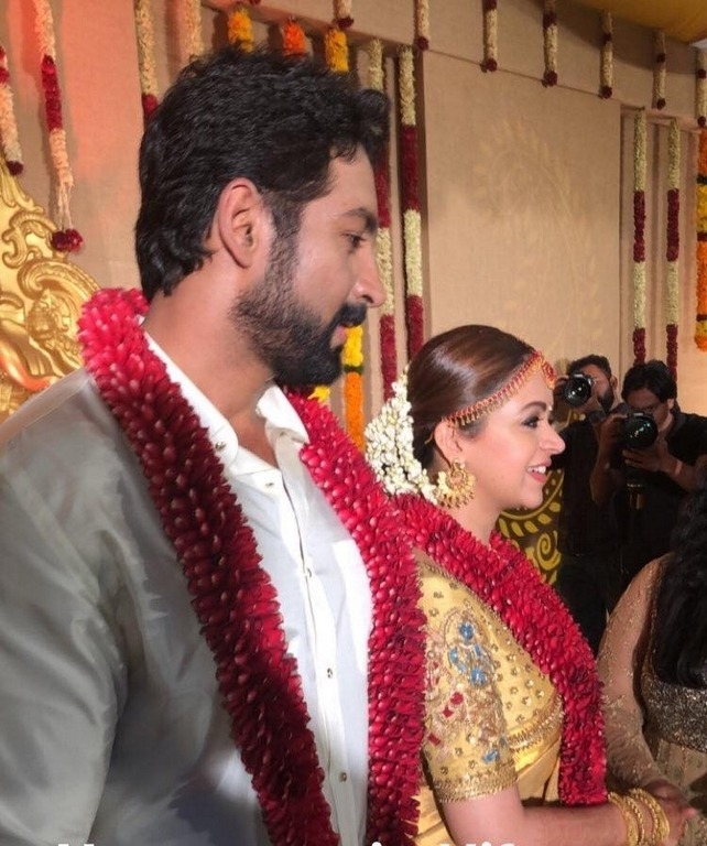 Bhavana Wedding Pics - 8 / 10 photos