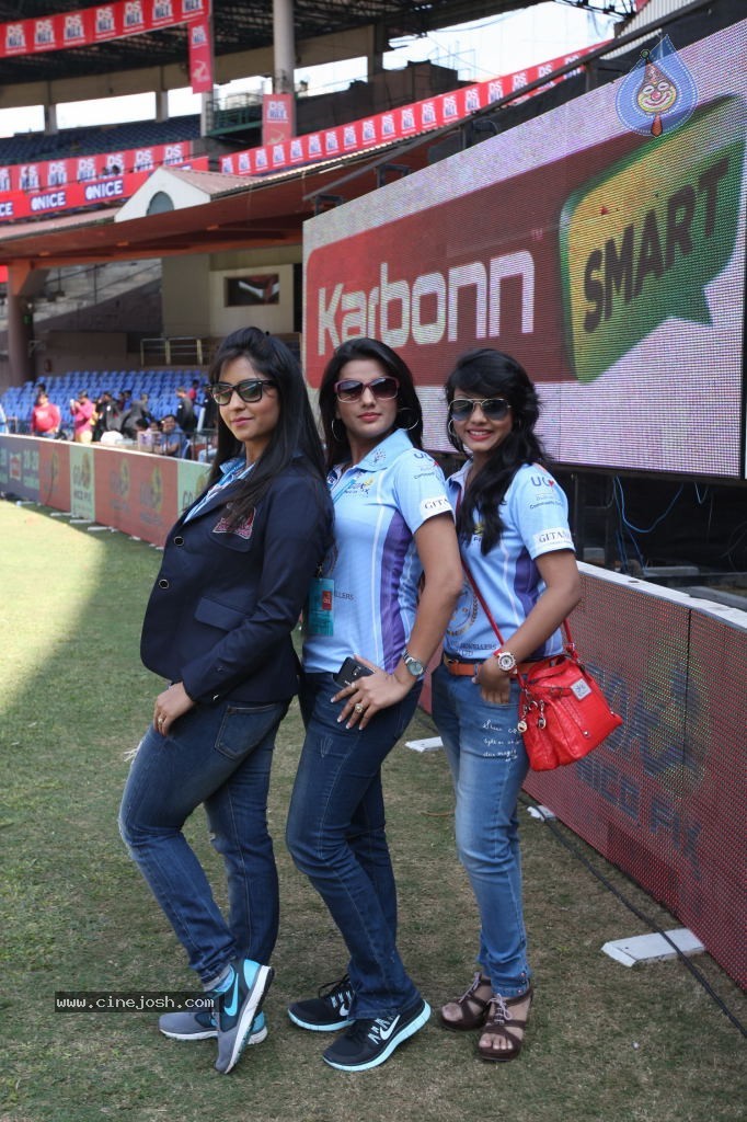 Bhojpuri Dabanggs Vs Bengal Tigers Match Photos  - 16 / 71 photos
