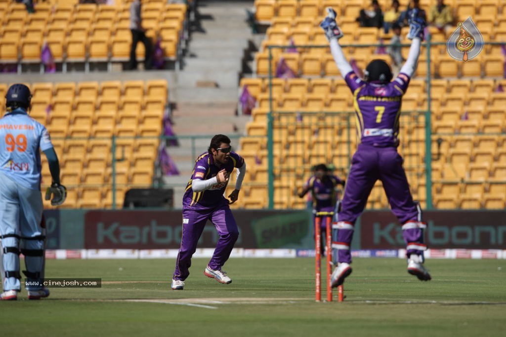 Bhojpuri Dabanggs Vs Bengal Tigers Match Photos  - 30 / 71 photos