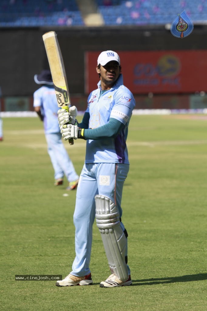 Bhojpuri Dabanggs Vs Bengal Tigers Match Photos  - 33 / 71 photos