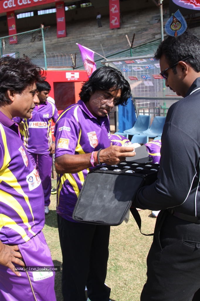 Bhojpuri Dabanggs Vs Bengal Tigers Match Photos  - 36 / 71 photos