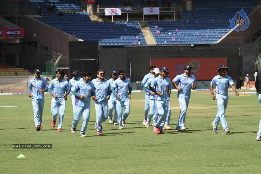 Bhojpuri Dabanggs Vs Bengal Tigers Match Photos  - 40 / 71 photos