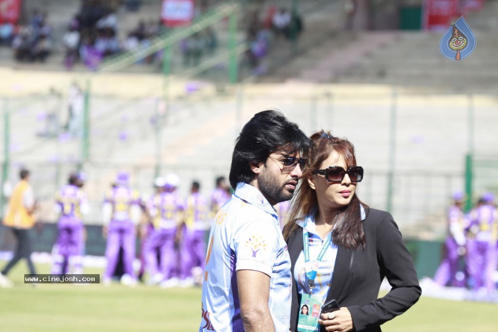 Bhojpuri Dabanggs Vs Bengal Tigers Match Photos  - 49 / 71 photos