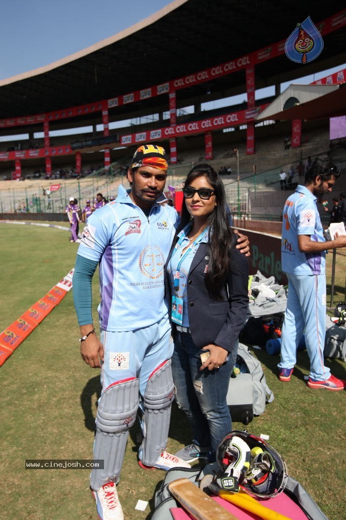 Bhojpuri Dabanggs Vs Bengal Tigers Match Photos  - 60 / 71 photos