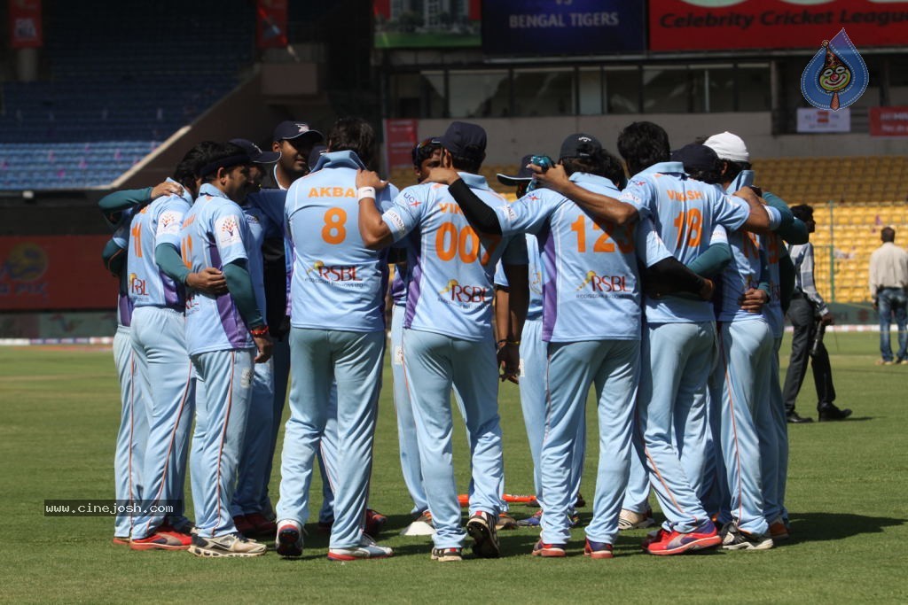 Bhojpuri Dabanggs Vs Bengal Tigers Match Photos  - 67 / 71 photos