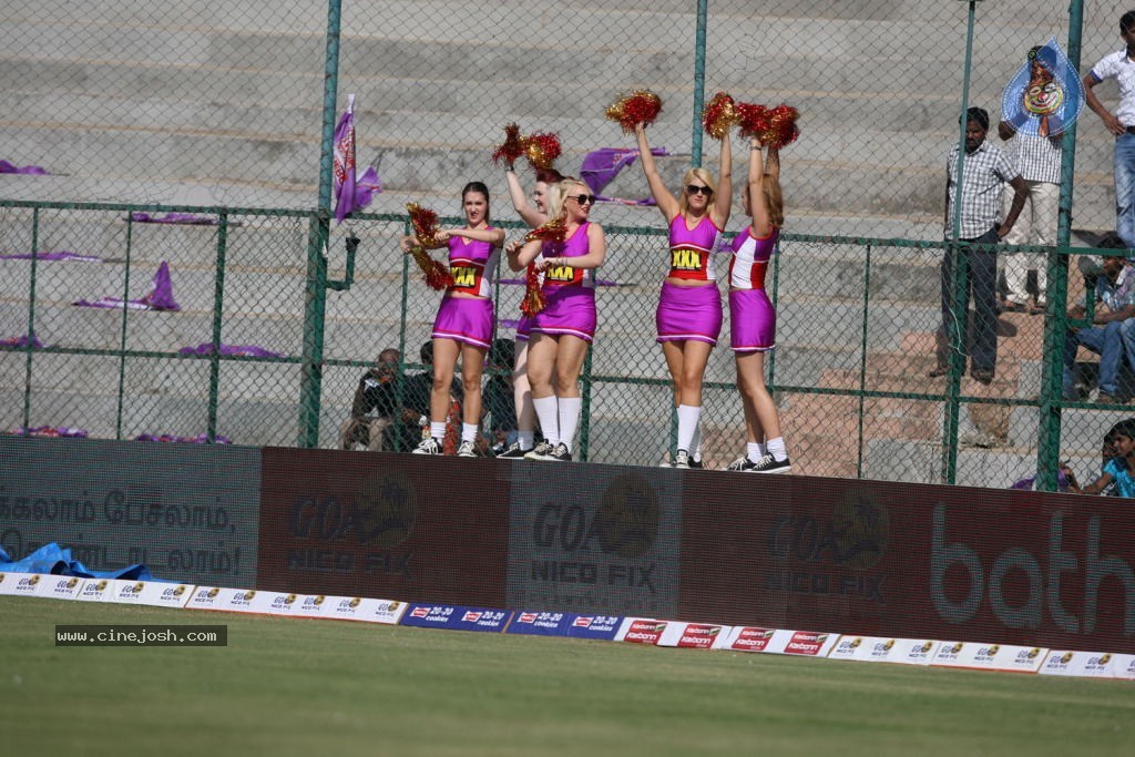Bhojpuri Dabanggs Vs Bengal Tigers Match Photos  - 70 / 71 photos