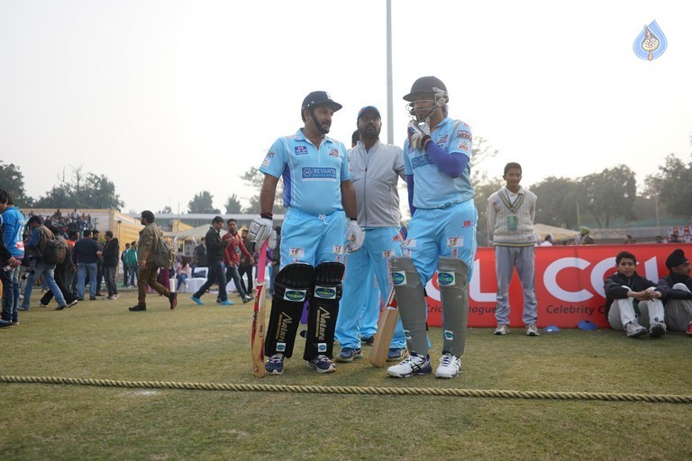 Bhojpuri Dabanggs Vs Mumbai Heroes Match  - 1 / 50 photos