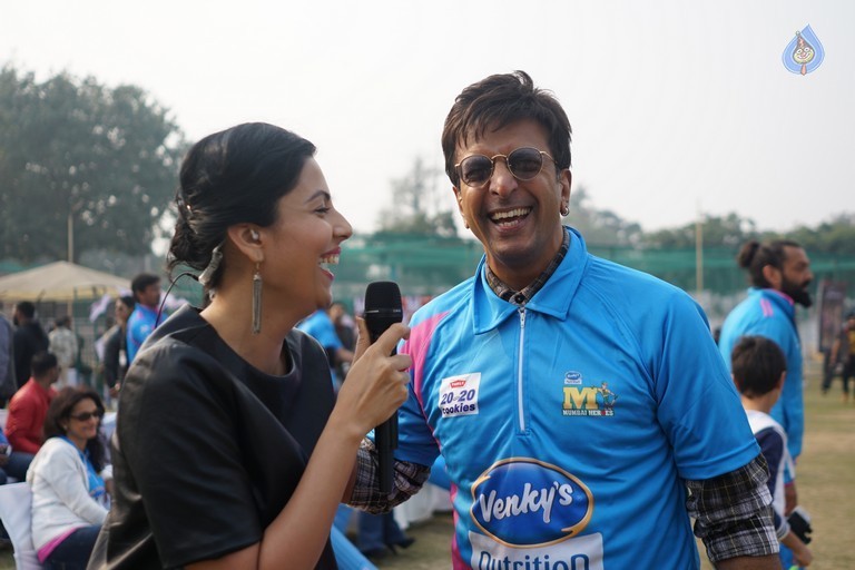 Bhojpuri Dabanggs Vs Mumbai Heroes Match  - 23 / 50 photos