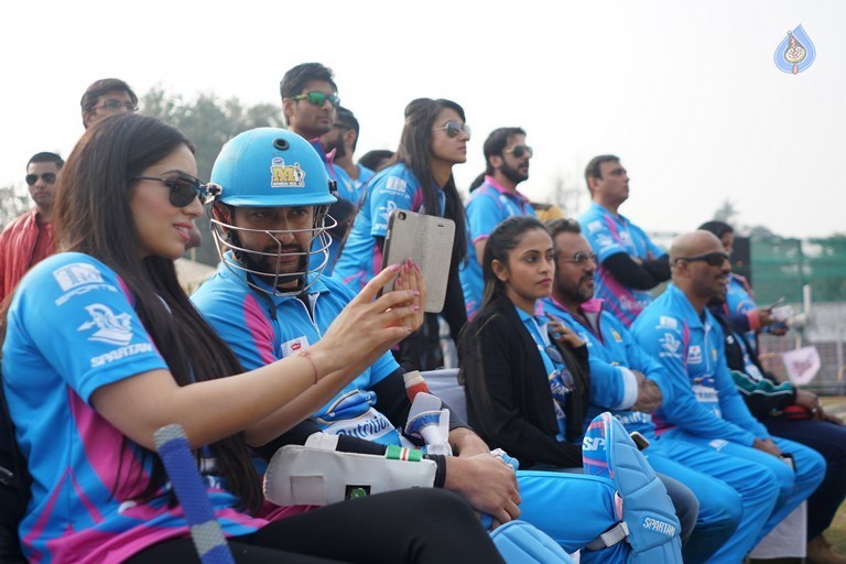 Bhojpuri Dabanggs Vs Mumbai Heroes Match  - 48 / 50 photos